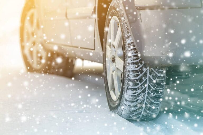 Véhicule de fonction et pneus neige